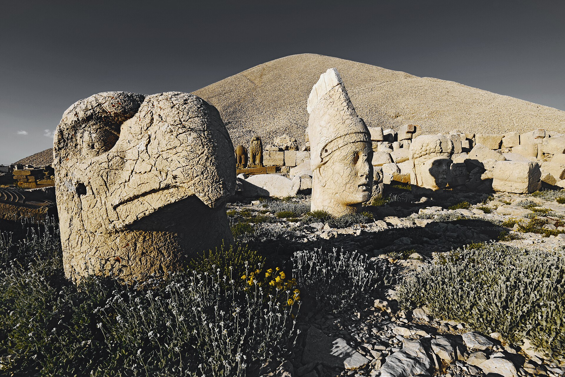 LOST CITIES & RUINS